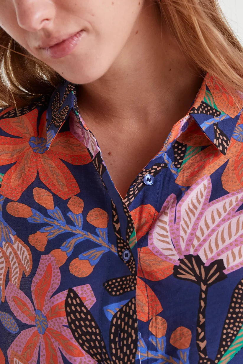 CAMISA CREPÉ LIGERO CON ESTAMPADO TIGERLILY COMPAÑÍA FANTÁSTICA