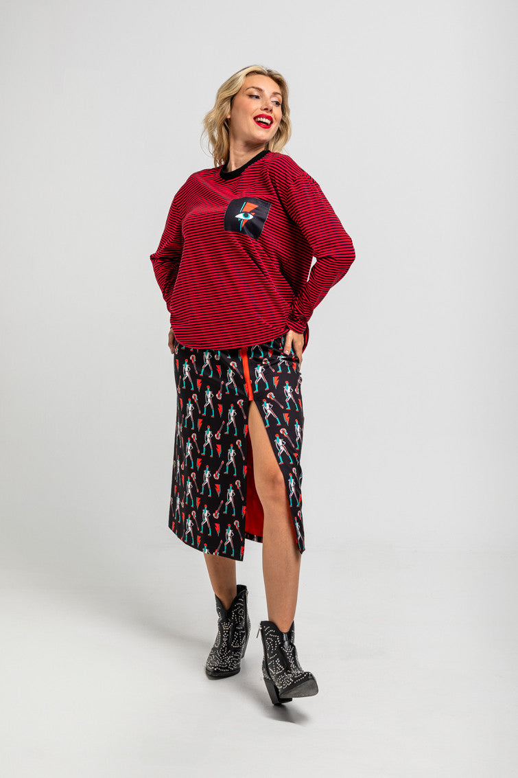 CAMISETA OVERSIZE DE RAYA ROJA Y NEGRA LOLINA