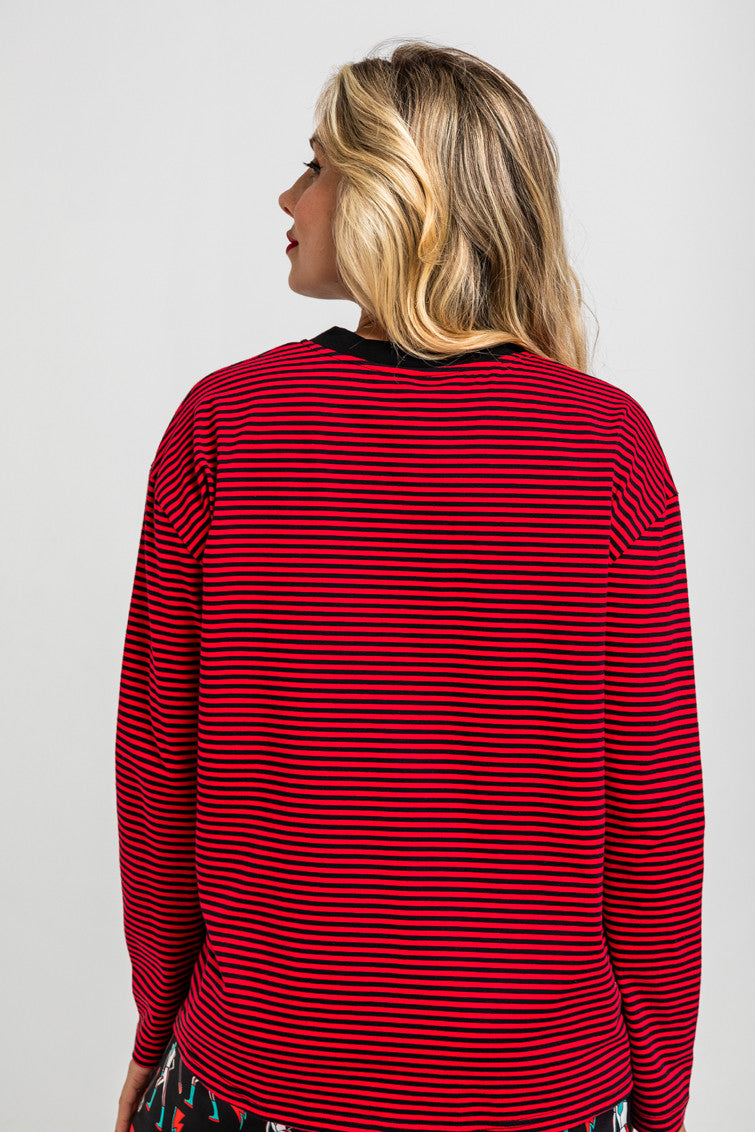 CAMISETA OVERSIZE DE RAYA ROJA Y NEGRA LOLINA