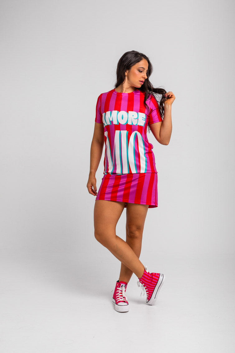 VESTIDO CAMISETA DE RAYAS ROSA Y ROJO CON TEXTO AMORE LOLINA