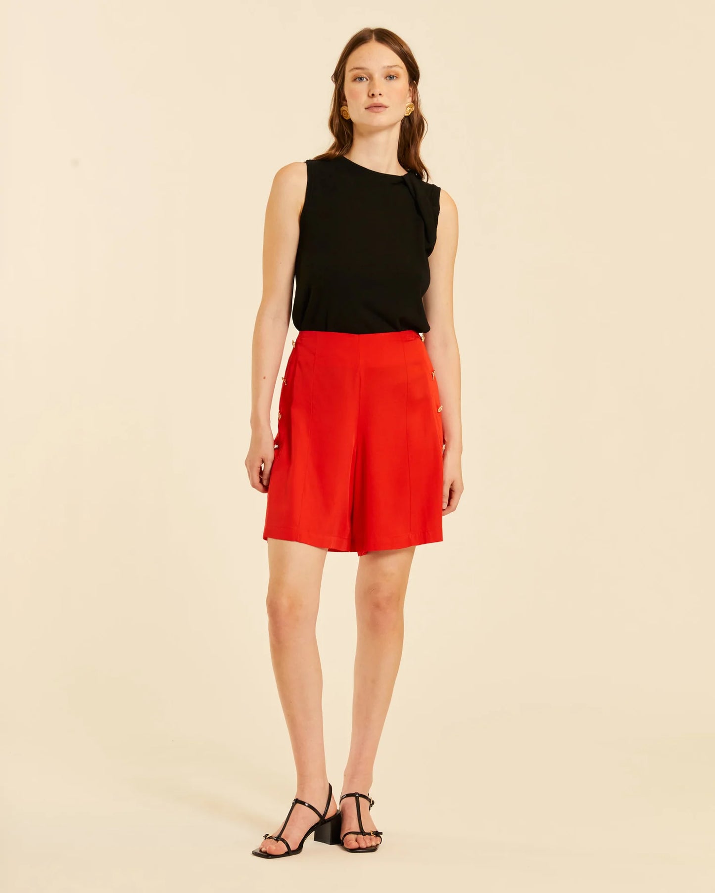 SHORTS CON BOTONES ROJO PEPALOVES