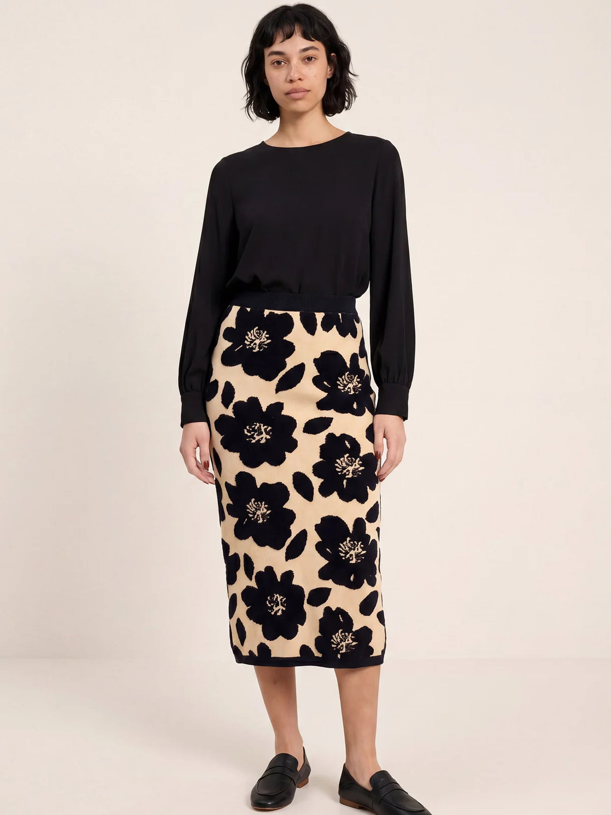 FALDA DE PUNTO FLORAL BEIGE PEPALOVES