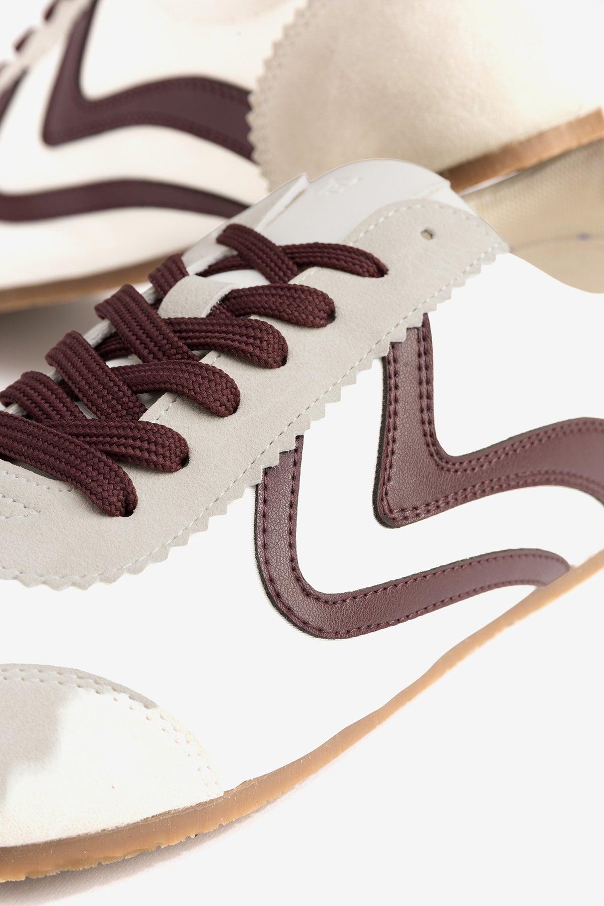 ZAPATILLAS GRIS CON DETALLES TIFFOSI