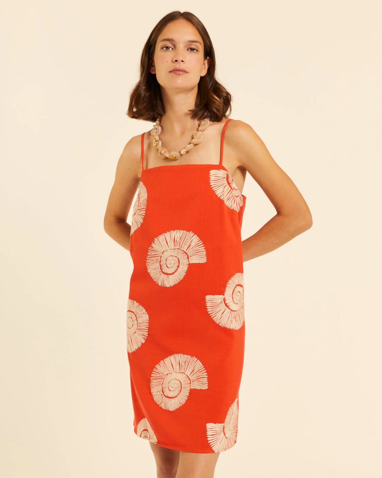 VESTIDO TIRANTES CON BORDADO CARACOLAS PEPALOVES
