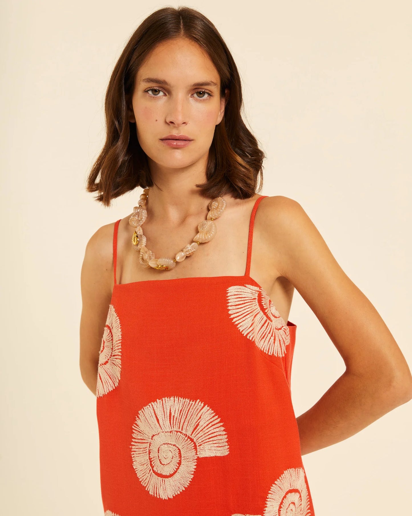 VESTIDO TIRANTES CON BORDADO CARACOLAS PEPALOVES
