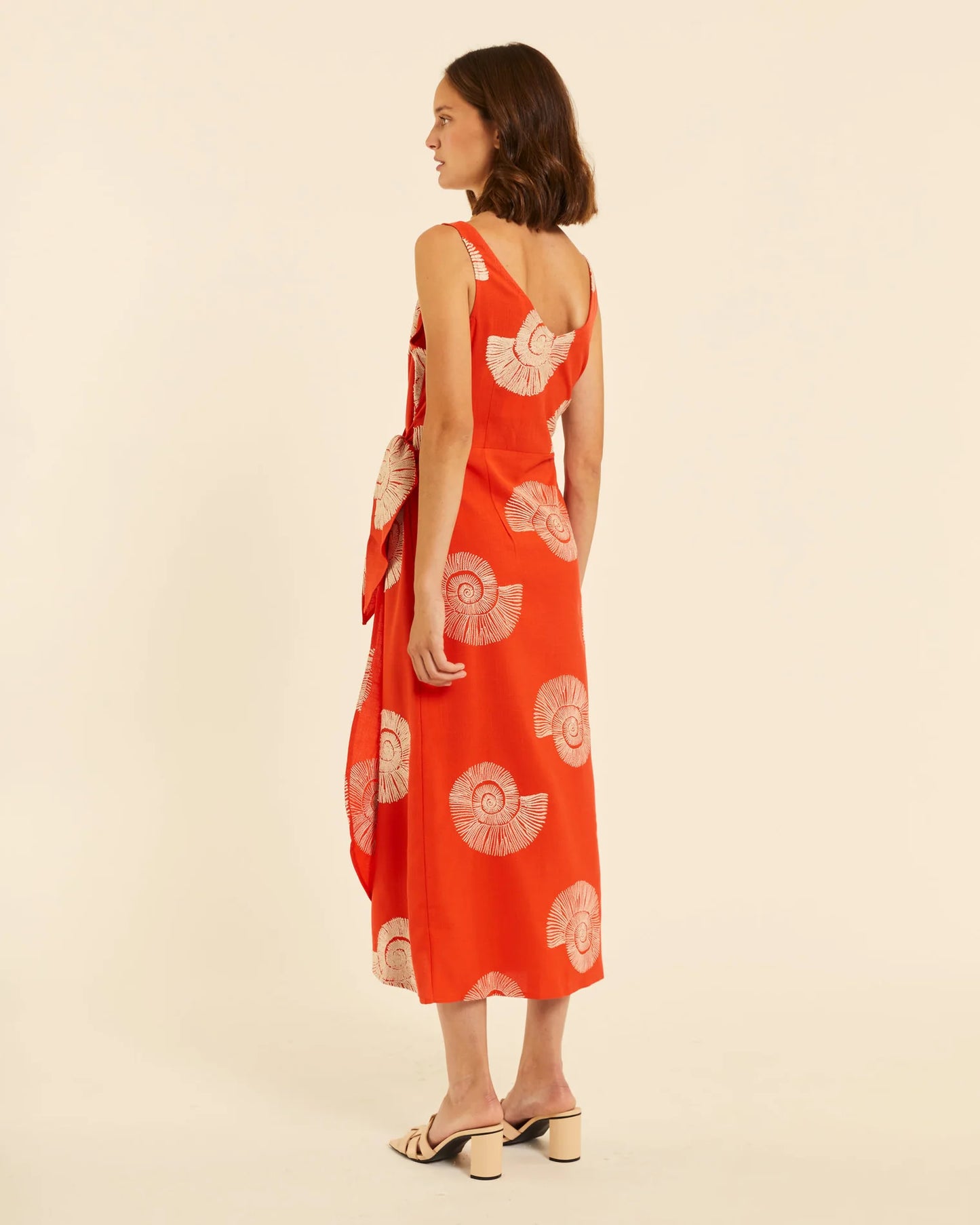 VESTIDO CRUZADO CON BORDADO CARACOLAS PEPALOVES