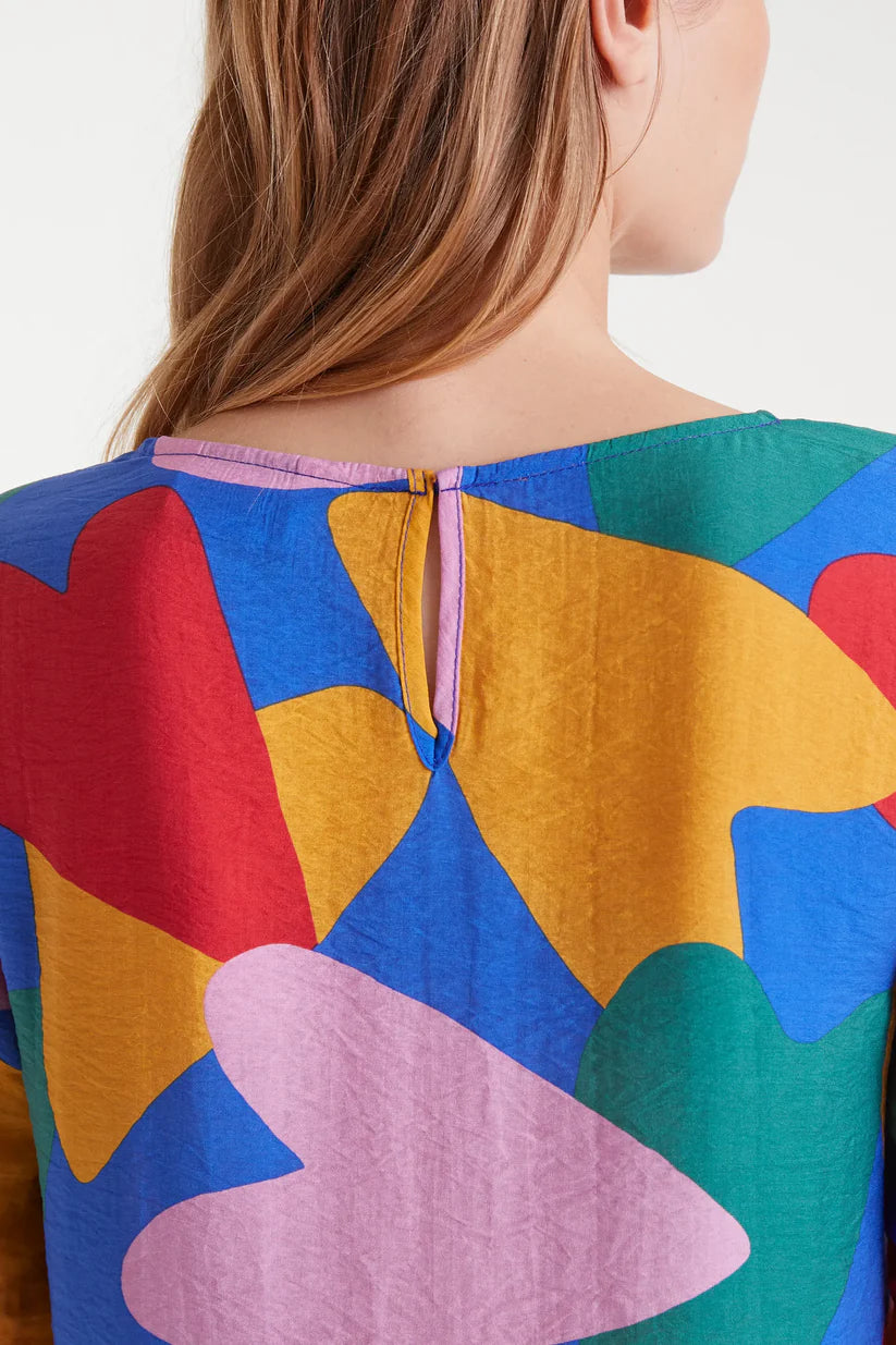 VESTIDO CORTO CREPÉ LIGERO CON ESTAMPADO CUPIDO COMPAÑÍA FANTÁSTICA