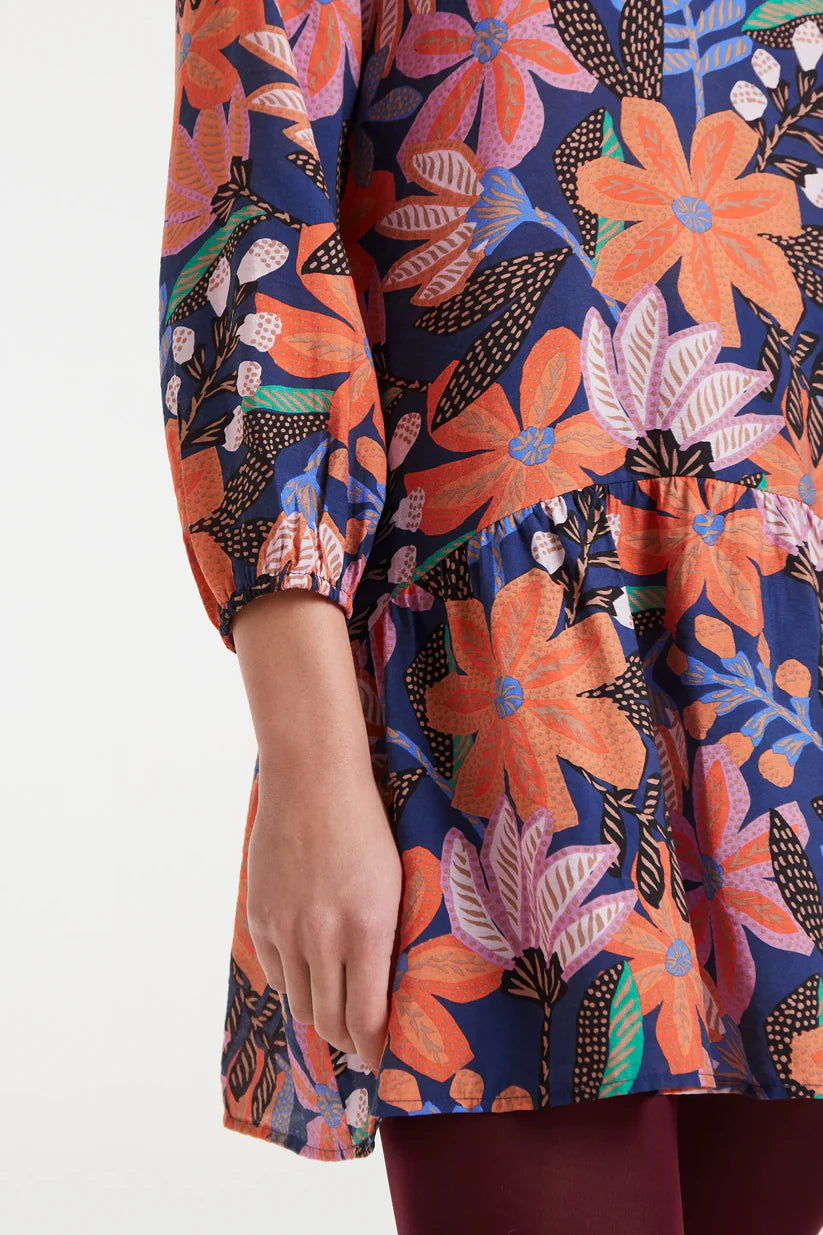 VESTIDO CORTO CREPÉ LIGERO CON ESTAMPADO TIGERLILY COMPAÑÍA FANTÁSTICA