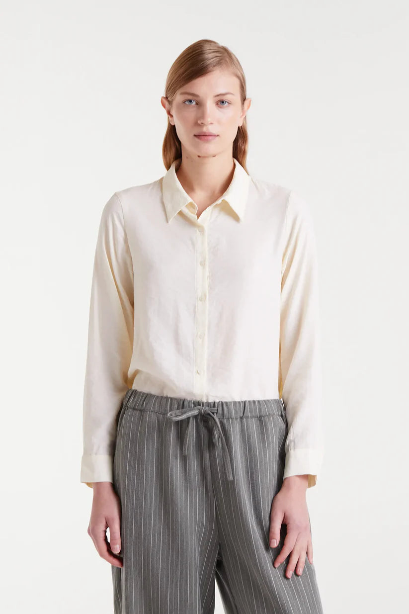 CAMISA FLUIDA BLANCA COMPAÑÍA FANTÁSTICA