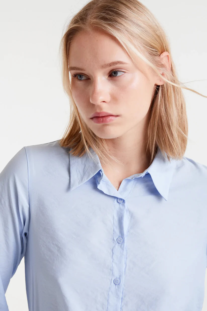 CAMISA FLUIDA AZUL COMPAÑÍA FANTÁSTICA