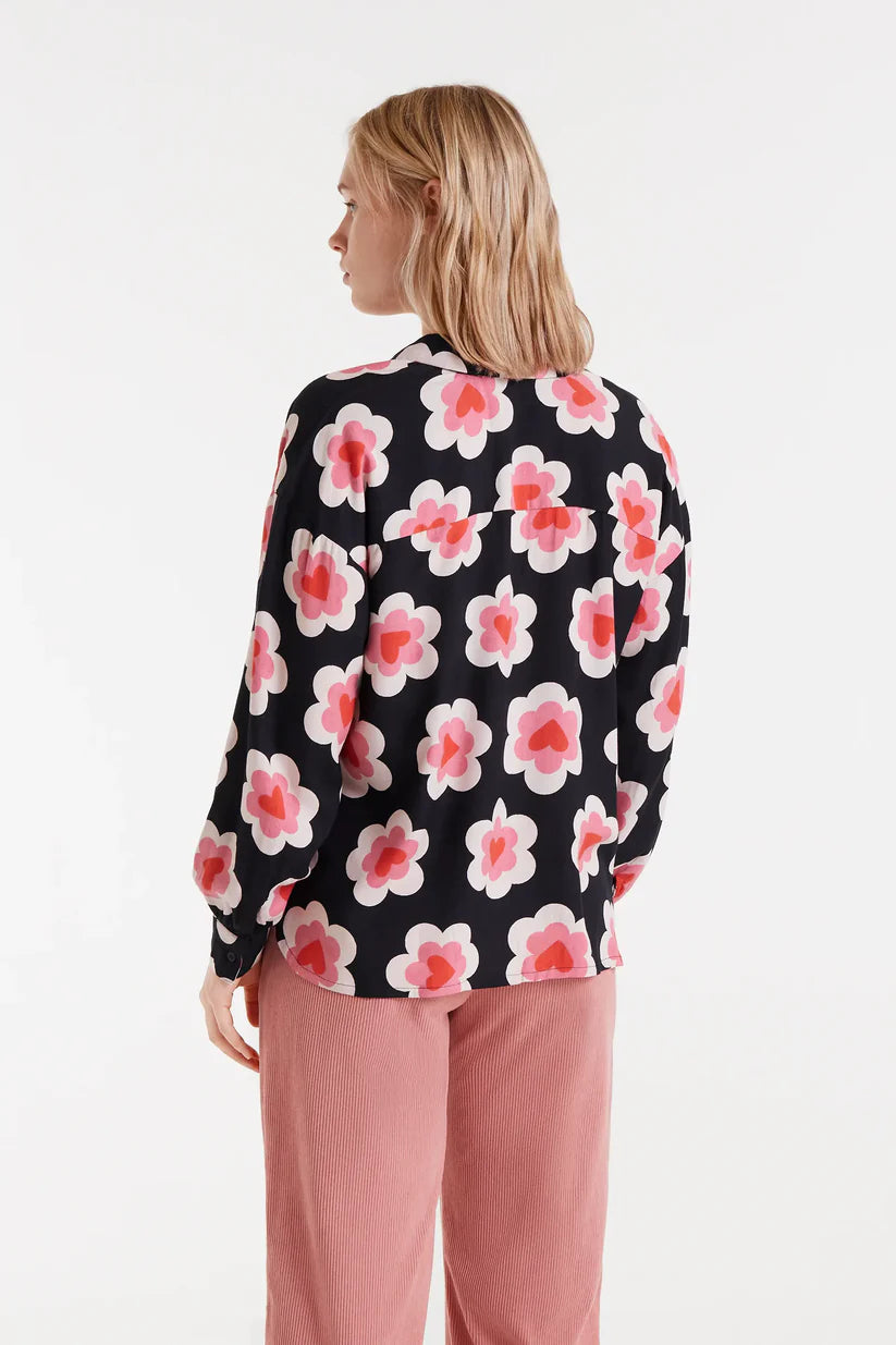 CAMISA CON ESTAMPADO SWEETHEART COMPAÑÍA FANTÁSTICA