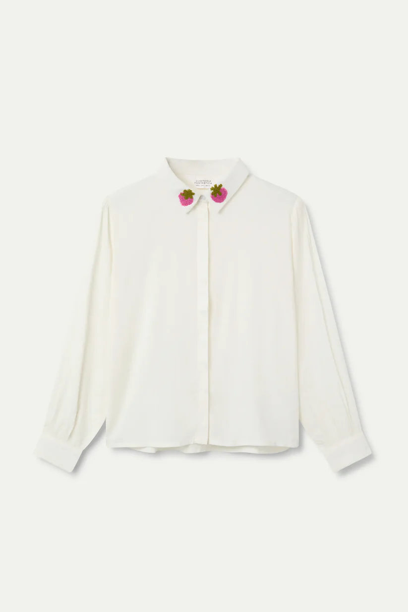 CAMISA BLANCA CON BORDADO DE FRESAS COMPAÑÍA FANTÁSTICA