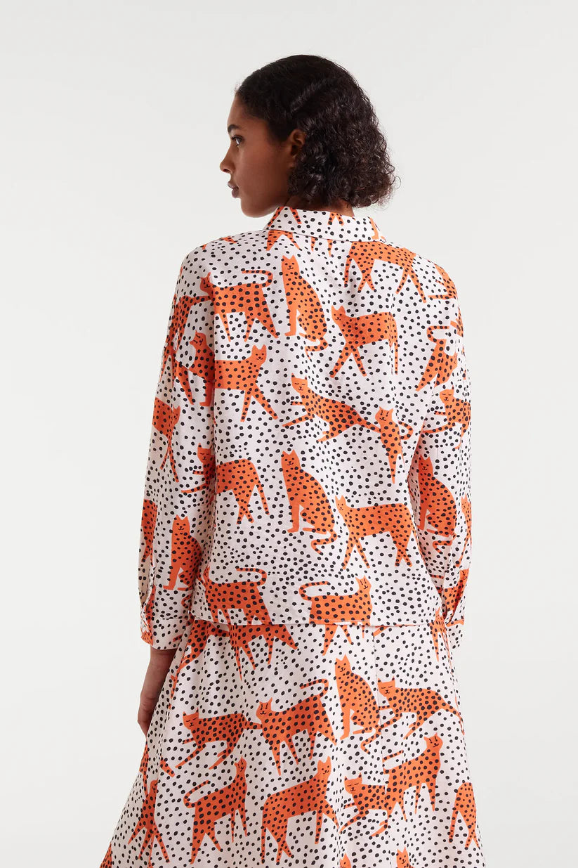 CAMISA CON ESTAMPADO TANO COMPAÑÍA FANTÁSTICA