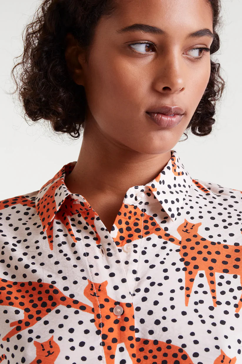 CAMISA CON ESTAMPADO TANO COMPAÑÍA FANTÁSTICA