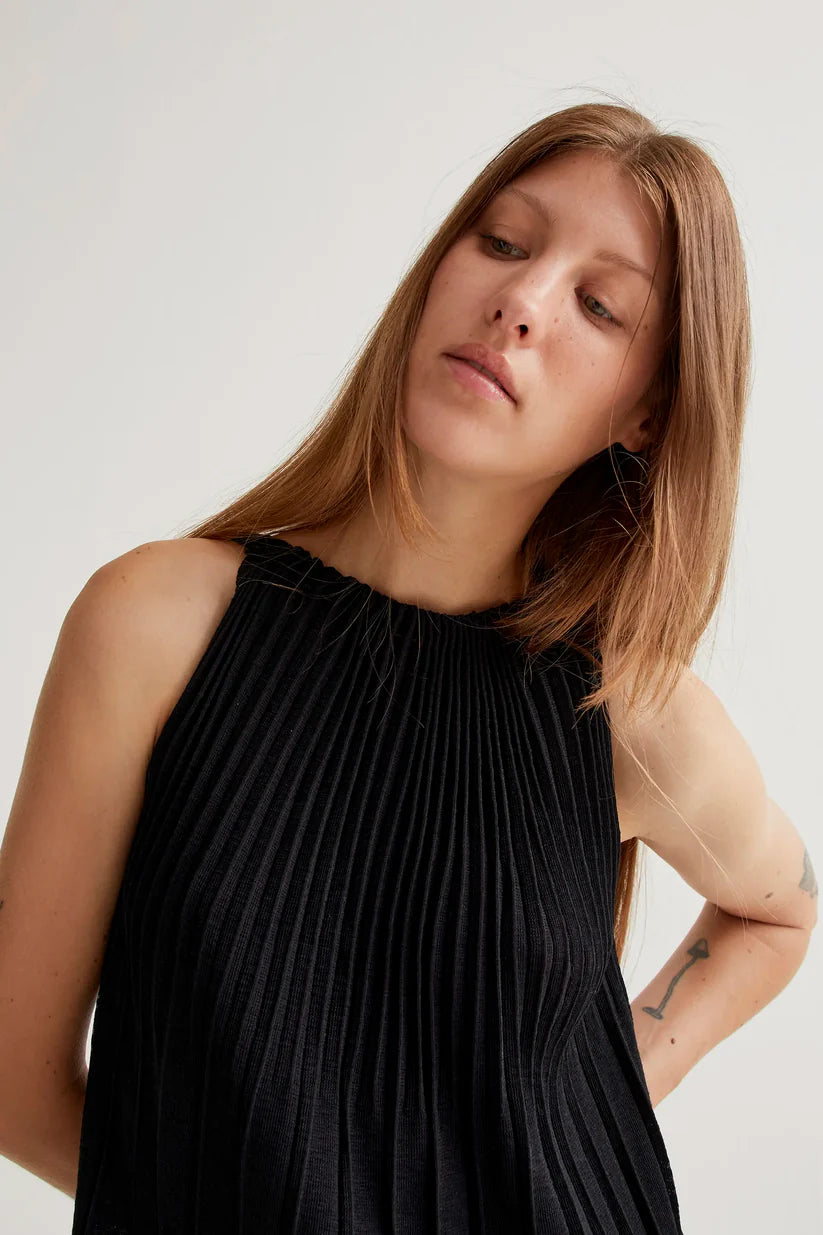 VESTIDO LARGO PLISADO NEGRO COMPAÑÍA FANTÁSTICA