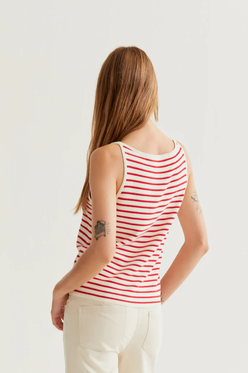 TOP DE RAYAS BLANCO Y ROJO BORDADO DE FRESA COMPAÑÍA FANTÁSTICA