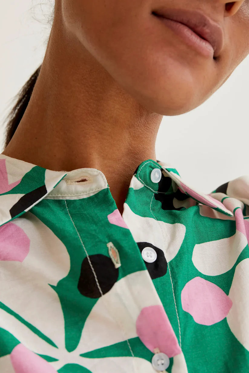 CAMISA ESTAMPADO HOSTA COMPAÑÍA FANTÁSTICA