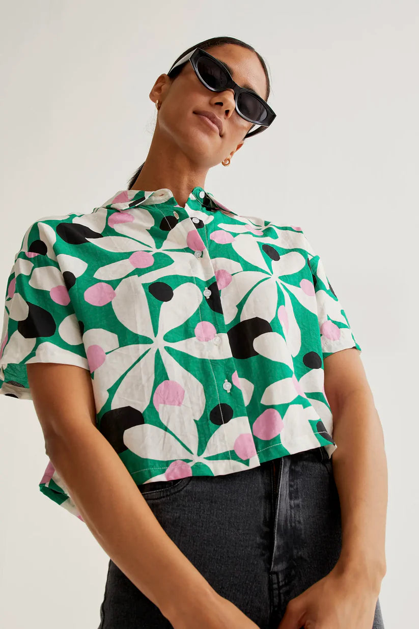 CAMISA ESTAMPADO HOSTA COMPAÑÍA FANTÁSTICA