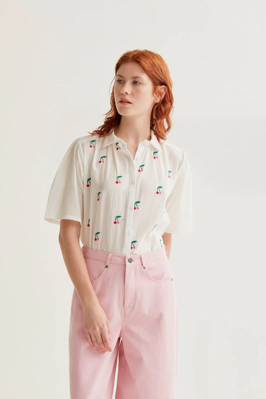 CAMISA ESTAMPADO WHITE CHERRIES COMPAÑÍA FANTÁSTICA