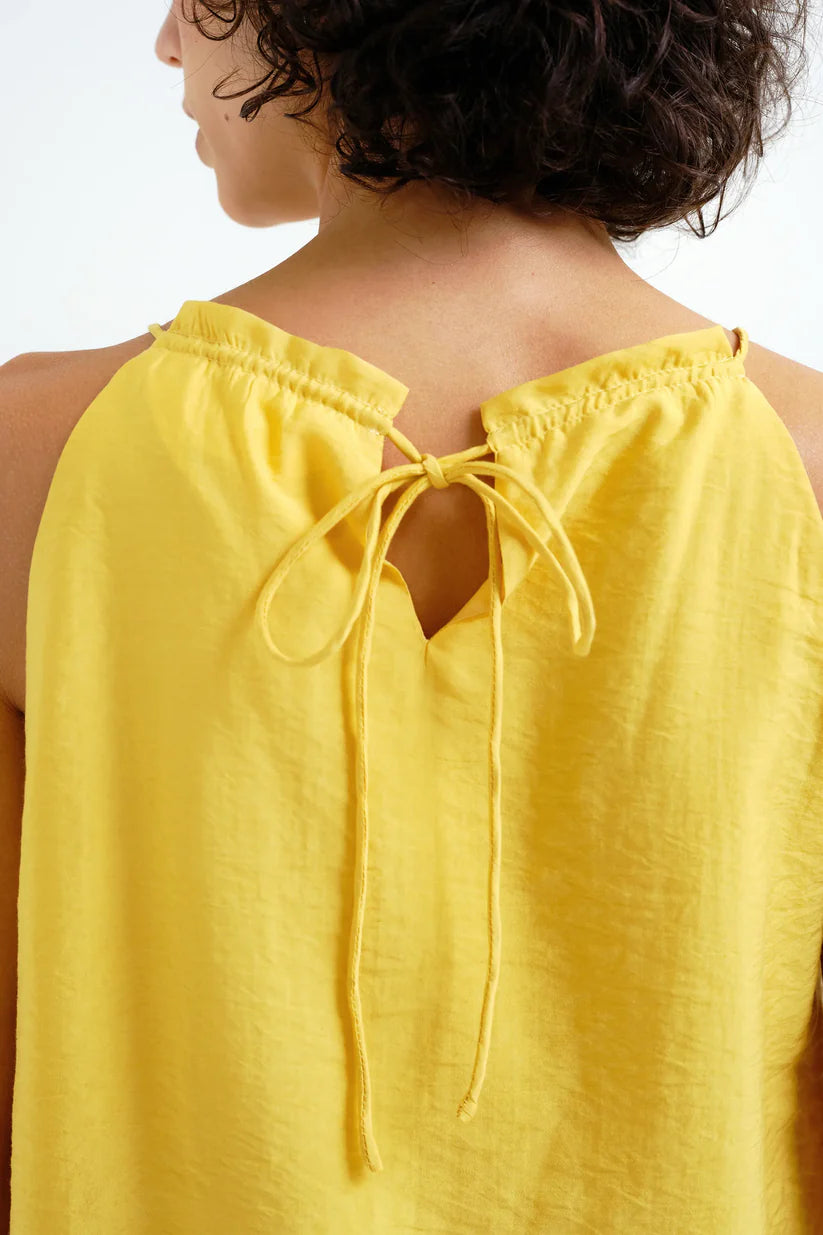 TOP HALTER AMARILLO COMPAÑÍA FANTÁSTICA