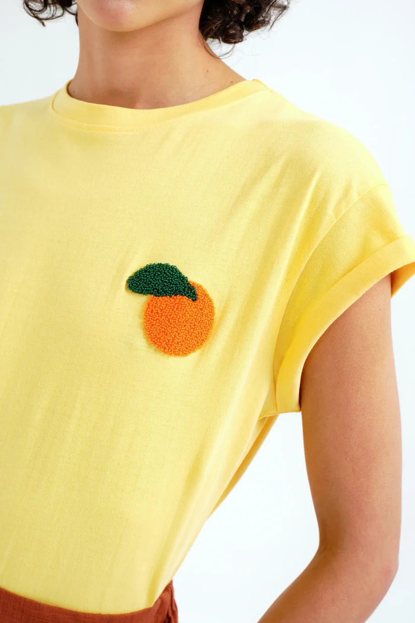 CAMISETA BORDADO NARANJA COMPAÑÍA FANTÁSTICA