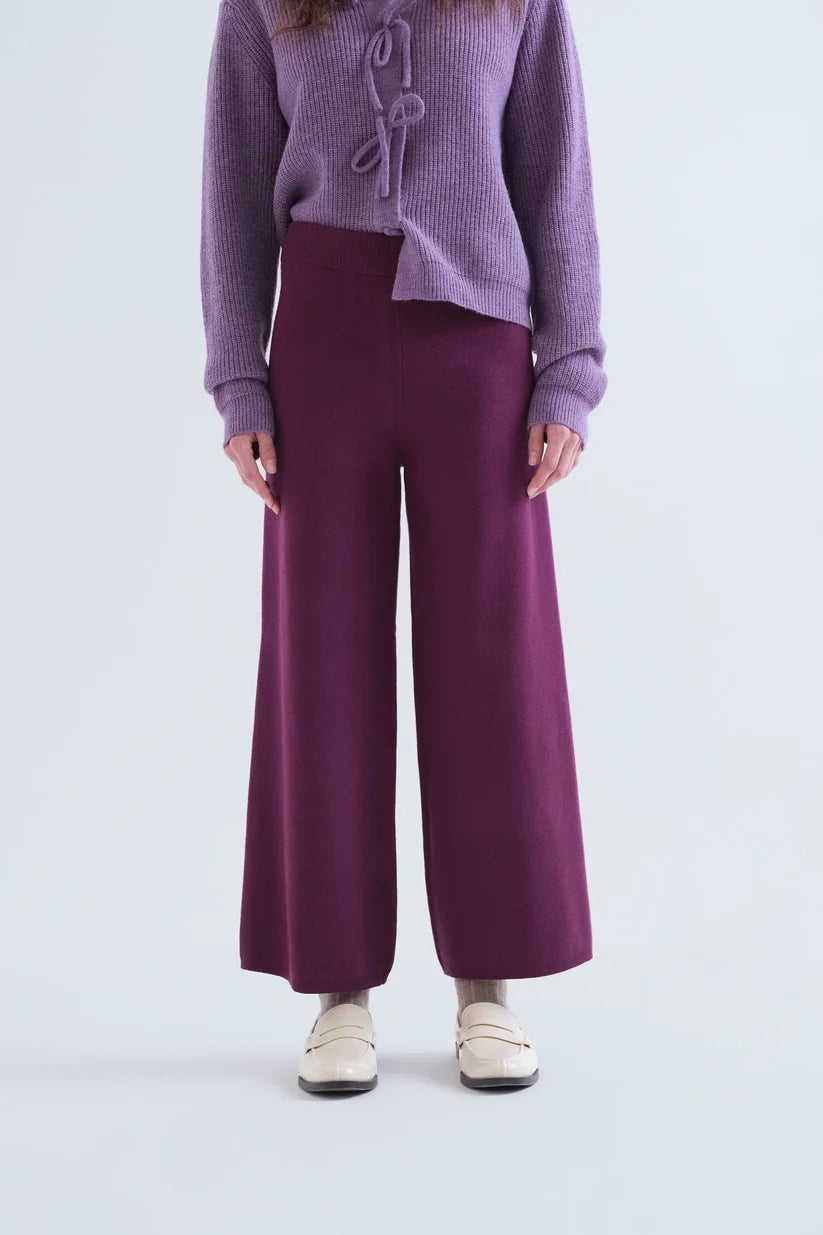 PANTALÓN BÁSICO DE PUNTO BERENJENA COMPAÑÍA FANTÁSTICA