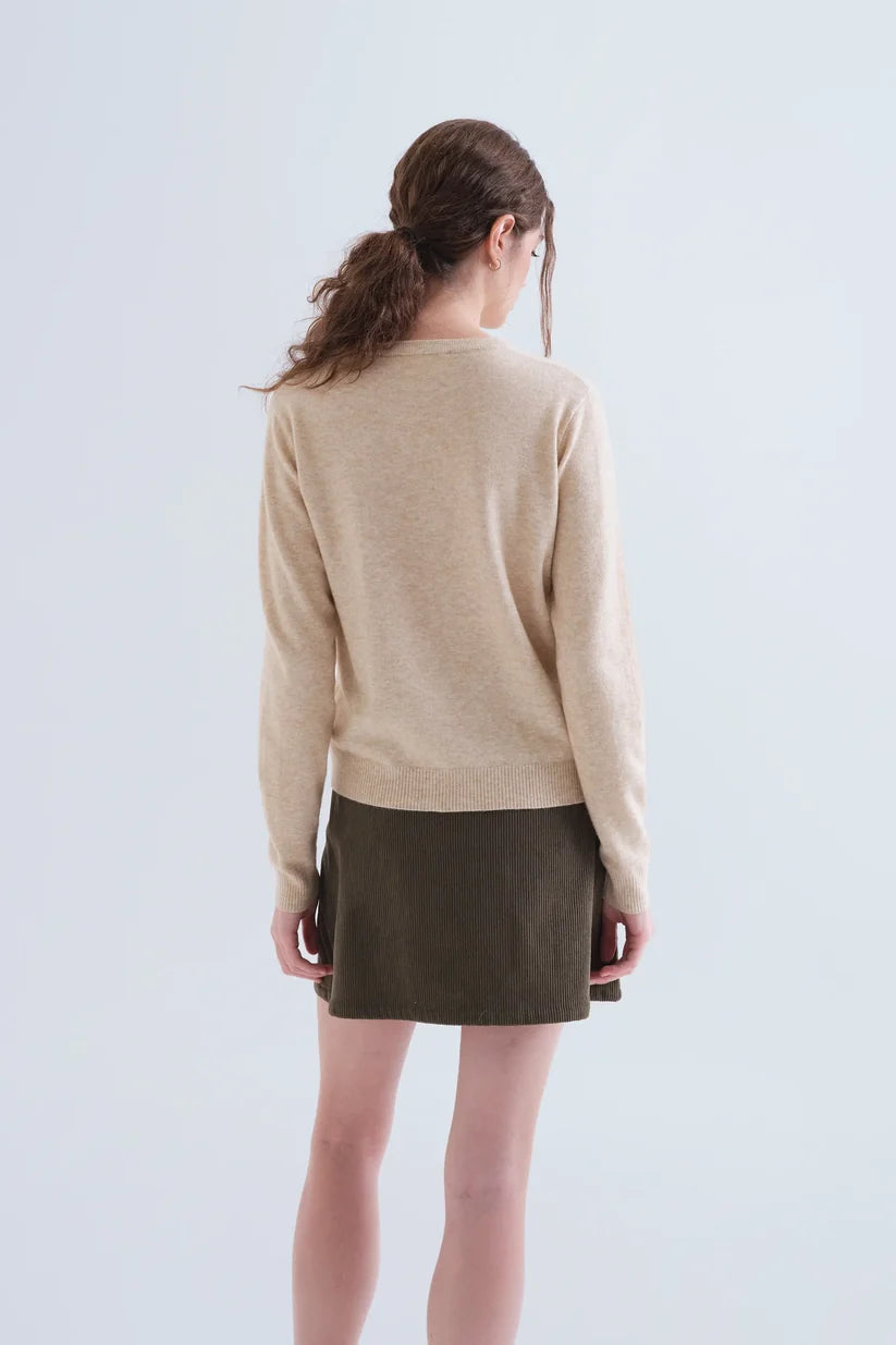 JERSEY PUNTO BEIGE CON DETALLE DE UVA COMPAÑÍA FANTÁSTICA