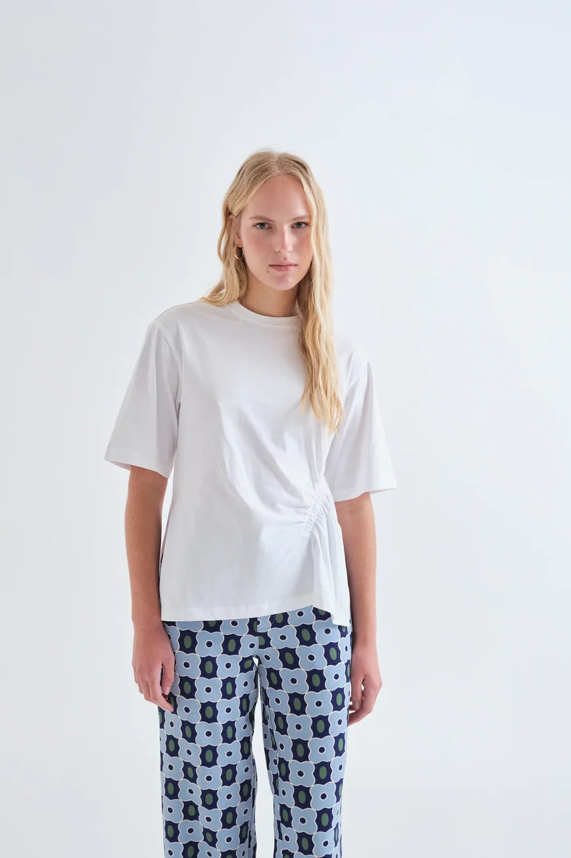 CAMISETA 100% ALGODÓN BLANCO COMPAÑÍA FANTÁSTICA