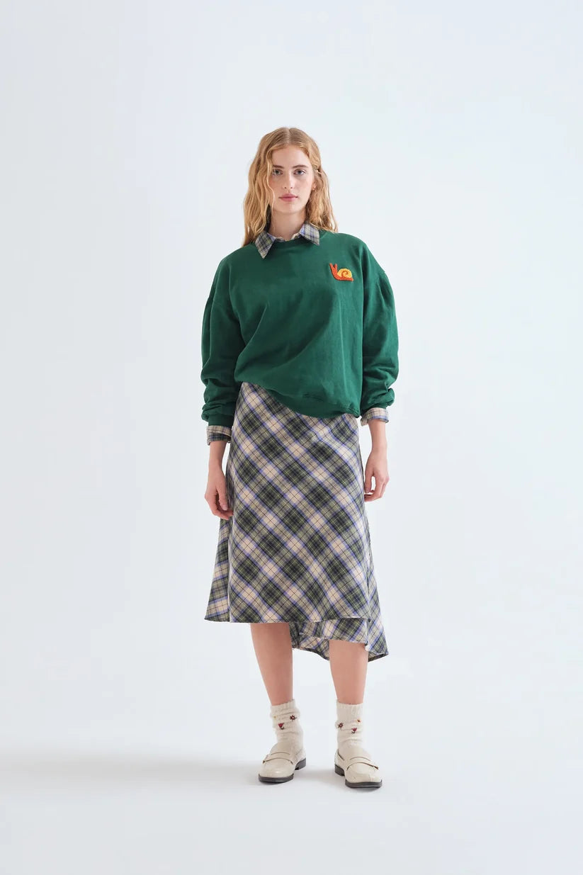 SUDADERA 100% ALGODÓN VERDE CON PARCHE DE CARACOL COMPAÑÍA FANTÁSTICA