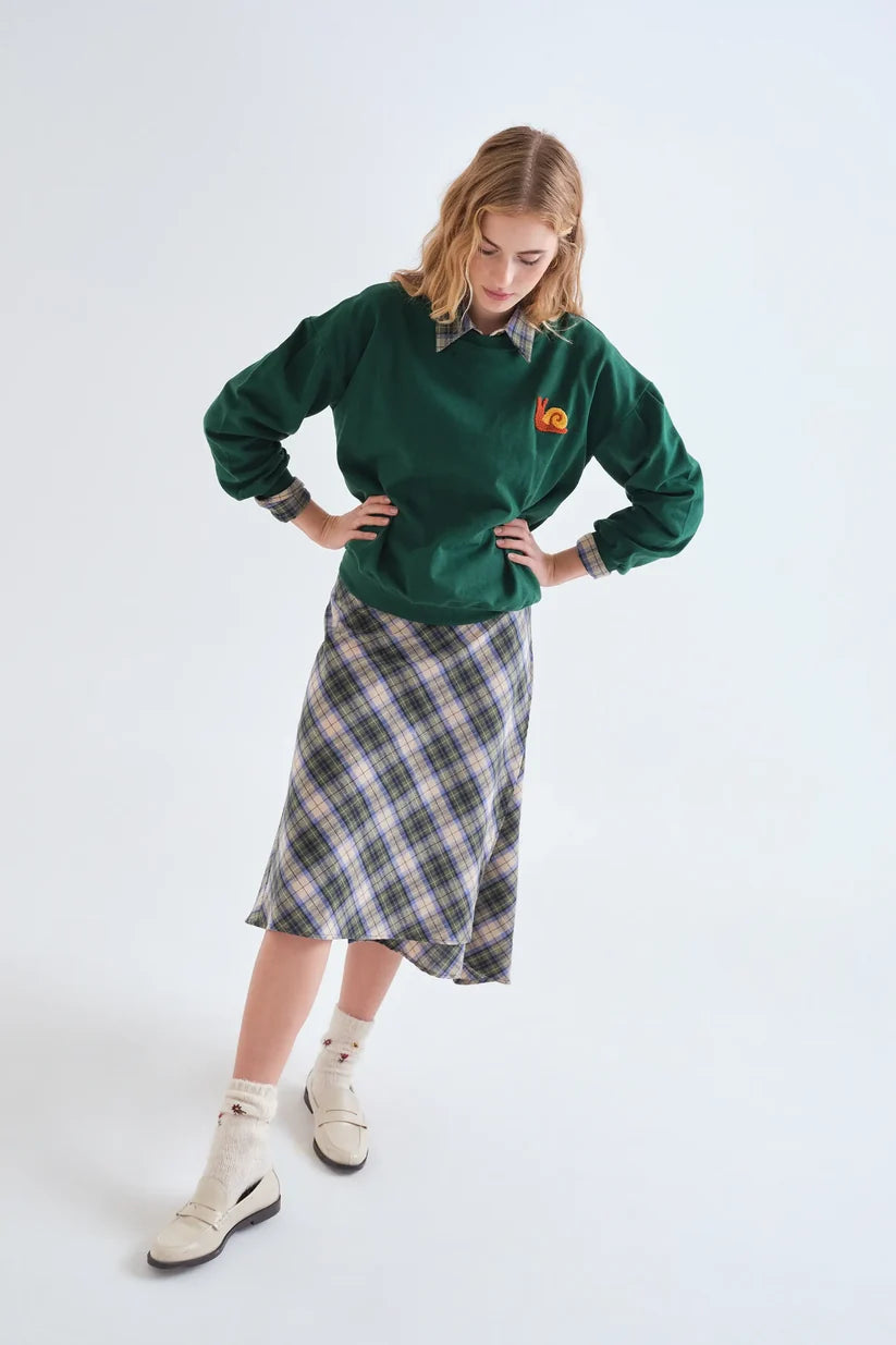 SUDADERA 100% ALGODÓN VERDE CON PARCHE DE CARACOL COMPAÑÍA FANTÁSTICA
