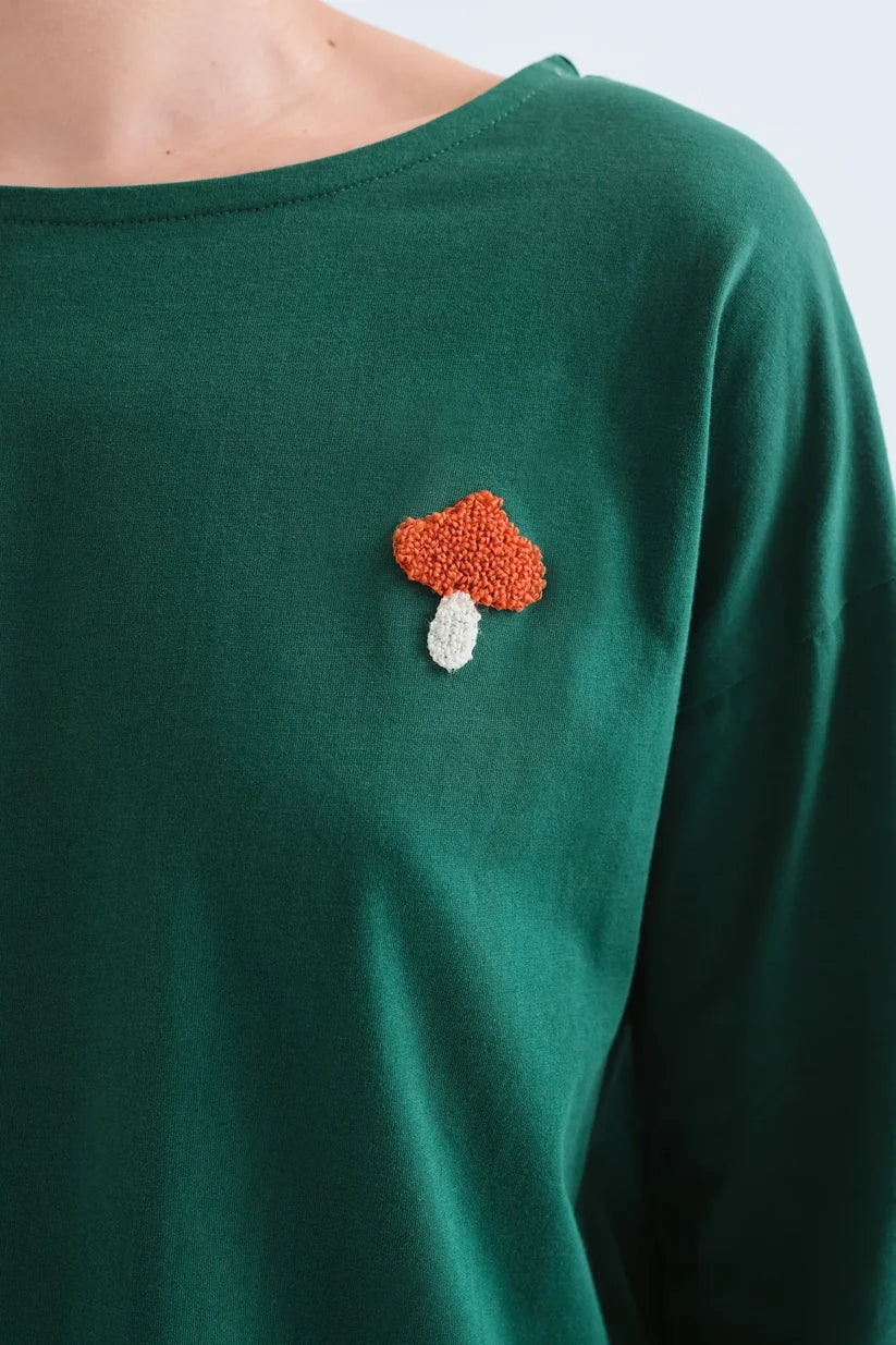 CAMISETA 100% ALGODÓN VERDE CON PARCHE DE HONGO COMPAÑÍA FANTÁSTICA