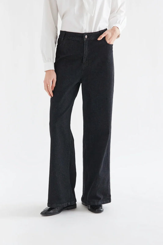 PANTALÓN VAQUERO NEGRO BOLSILLOS DE CORAZONES COMPAÑÍA FANTÁSTICA