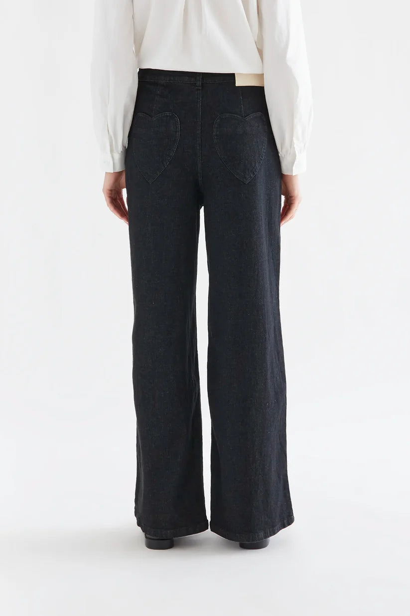 PANTALÓN VAQUERO NEGRO BOLSILLOS DE CORAZONES COMPAÑÍA FANTÁSTICA