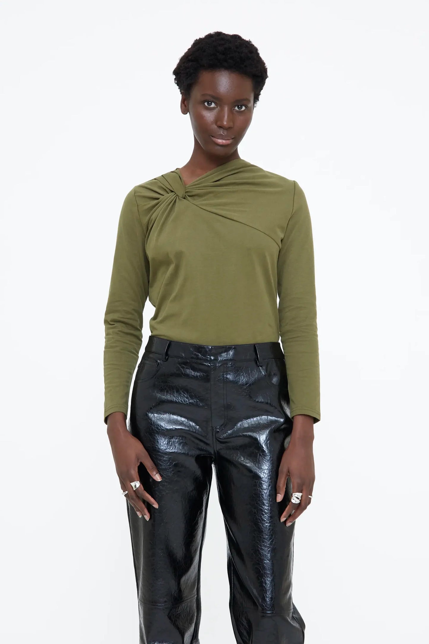CAMISETA CON DETALLE NUDADO VERDE WILD PONY