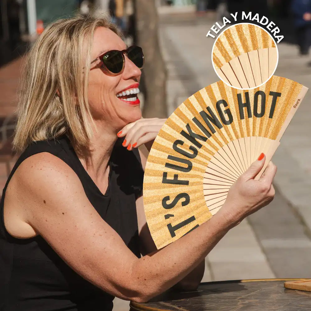 ABANICO ¨IT´S FUCKI8NG HOT¨FISURA