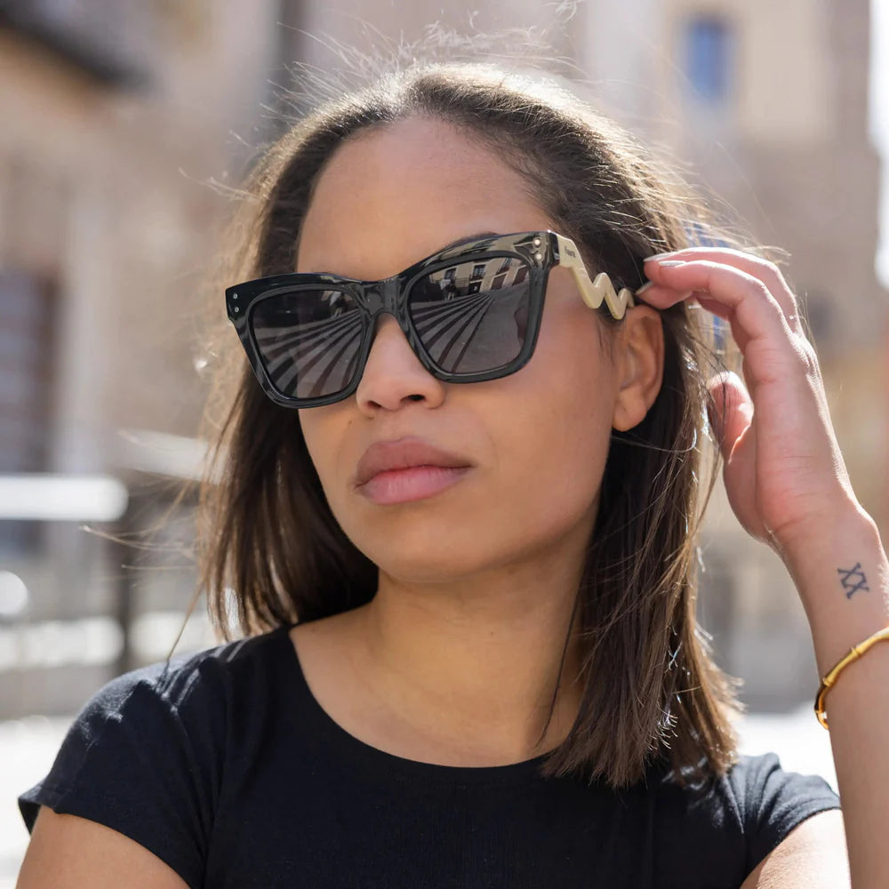 GAFAS DE SOL ¨ALL YOU NEED IS LOVE¨ FISURA