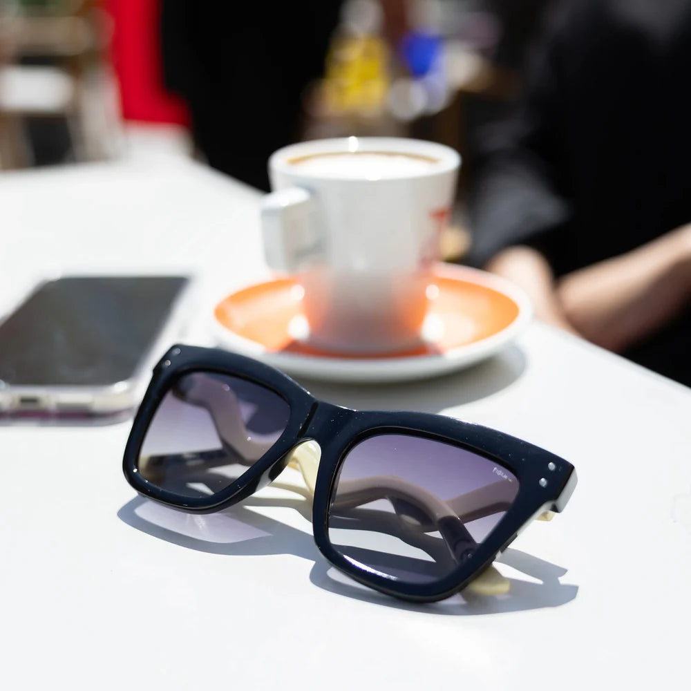 GAFAS DE SOL ¨ALL YOU NEED IS LOVE¨ FISURA