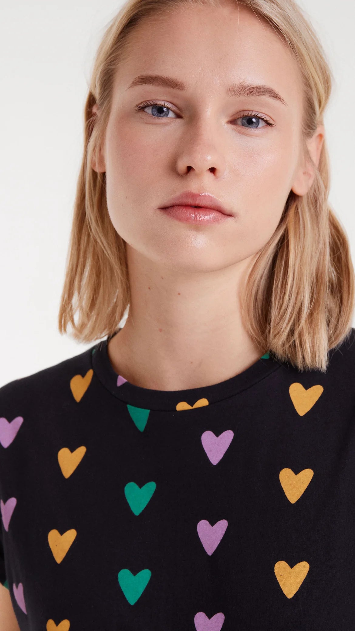 CAMISETA CORAZONES COMPAÑÍA FANTÁSTICA