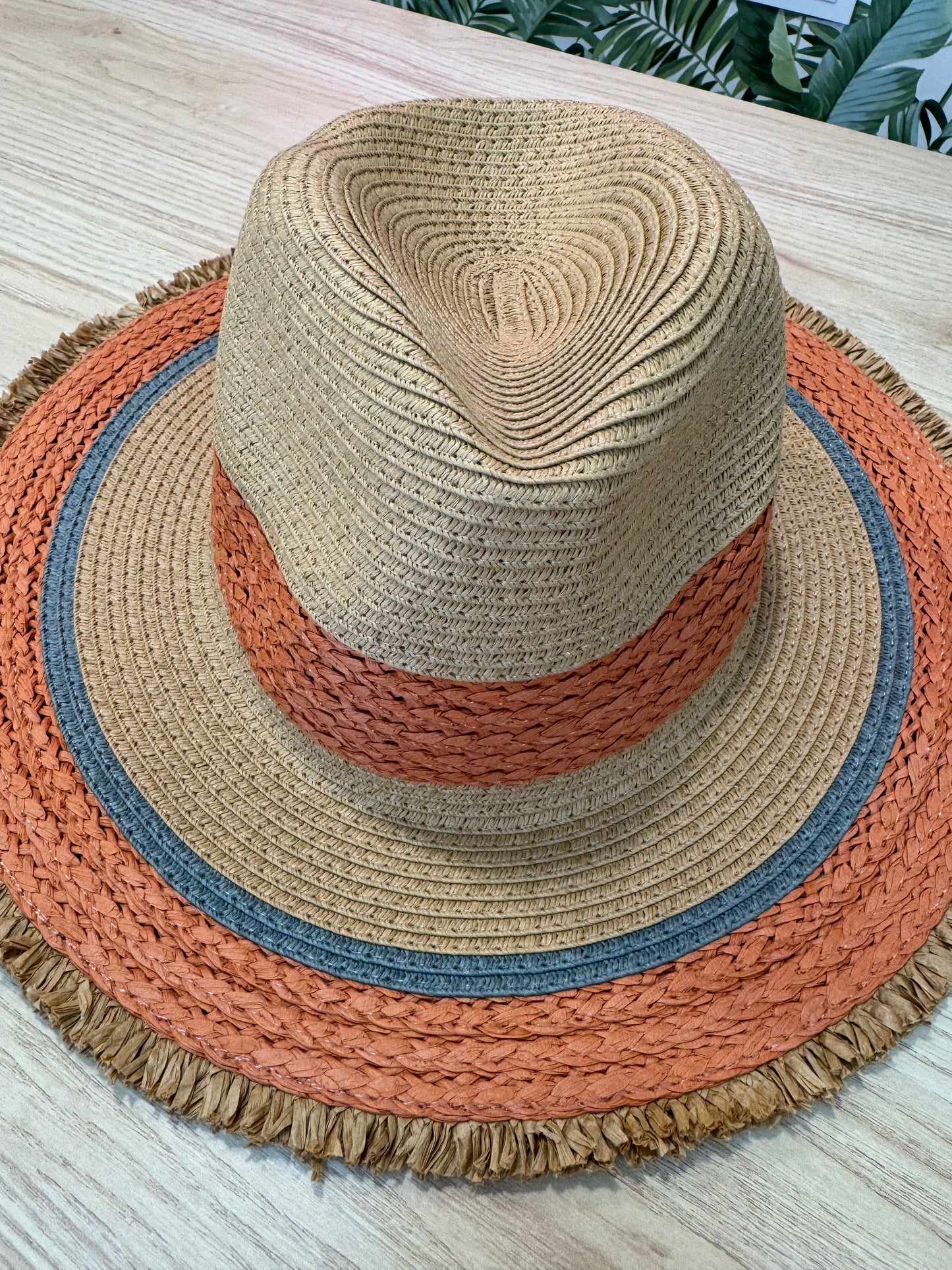 SOMBRERO NARANJA Y AZUL