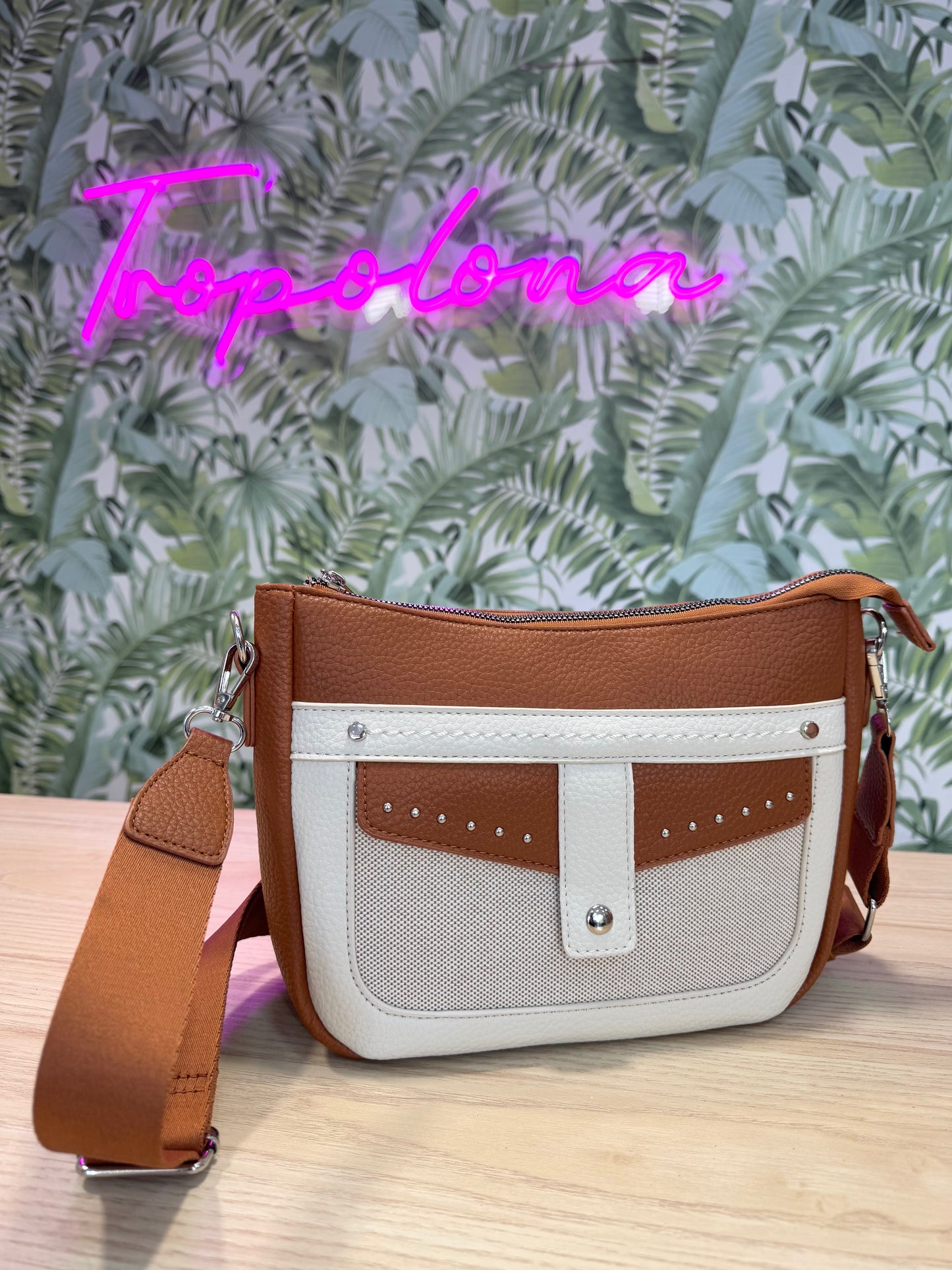 BOLSO TACHUELAS
