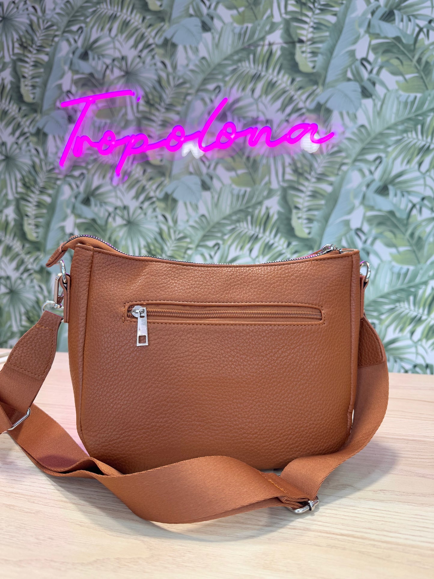 BOLSO TACHUELAS