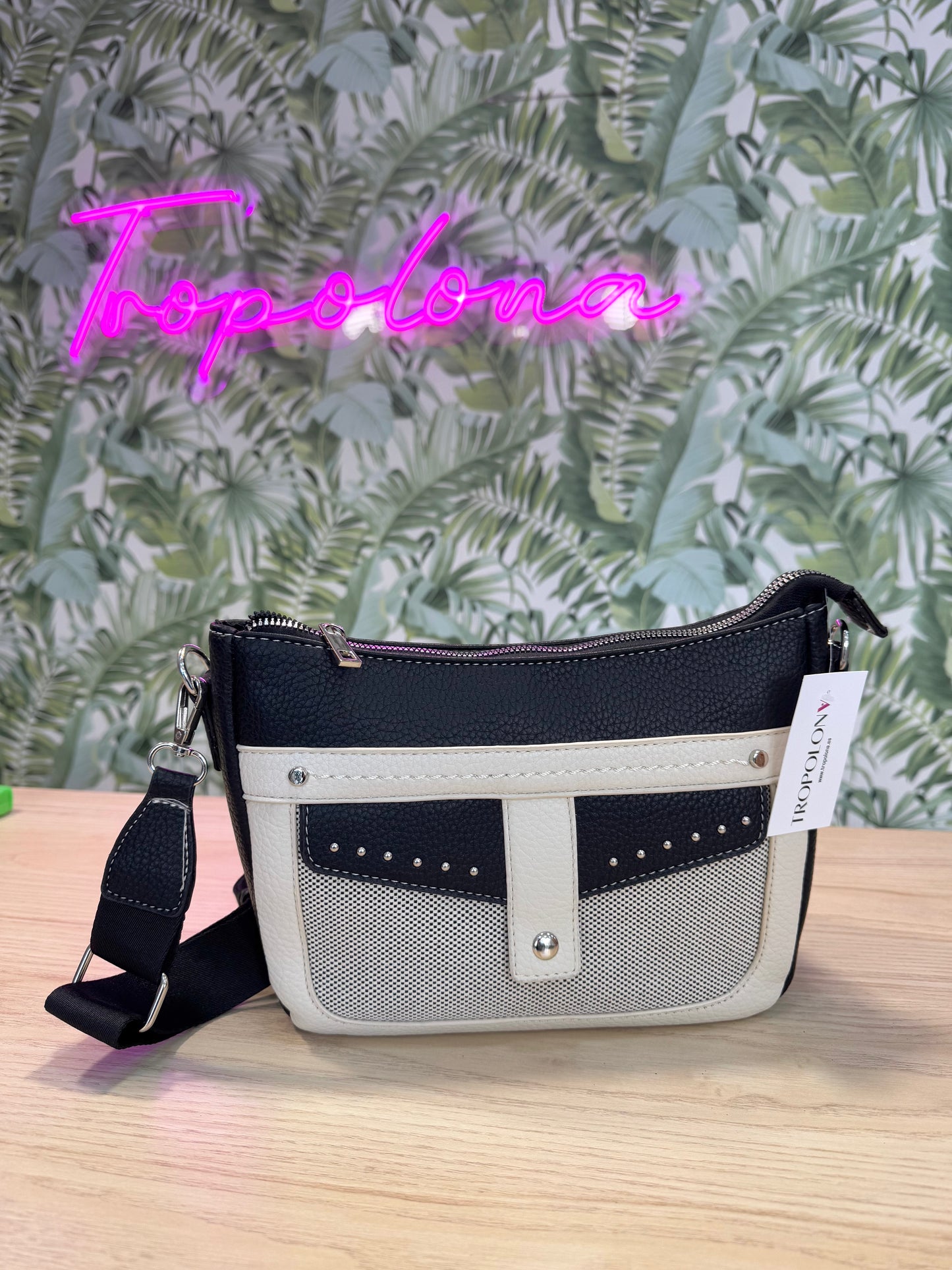 BOLSO TACHUELAS