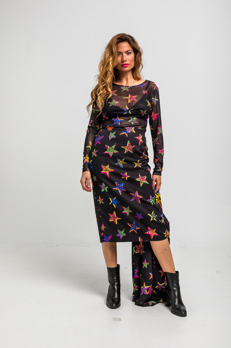 CAMISETA ALL OVER DE ESTAMPADO DE ESTRELLAS CON ANIMAL PRINT LOLINA