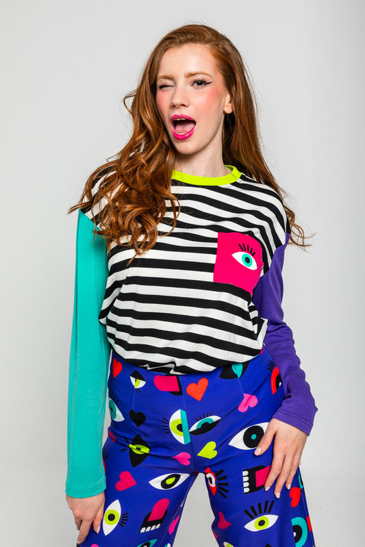 CAMISETA OVERSIZE DE OJOS, CORAZONES Y BOCAS LOVE YOURSELF LOLINA
