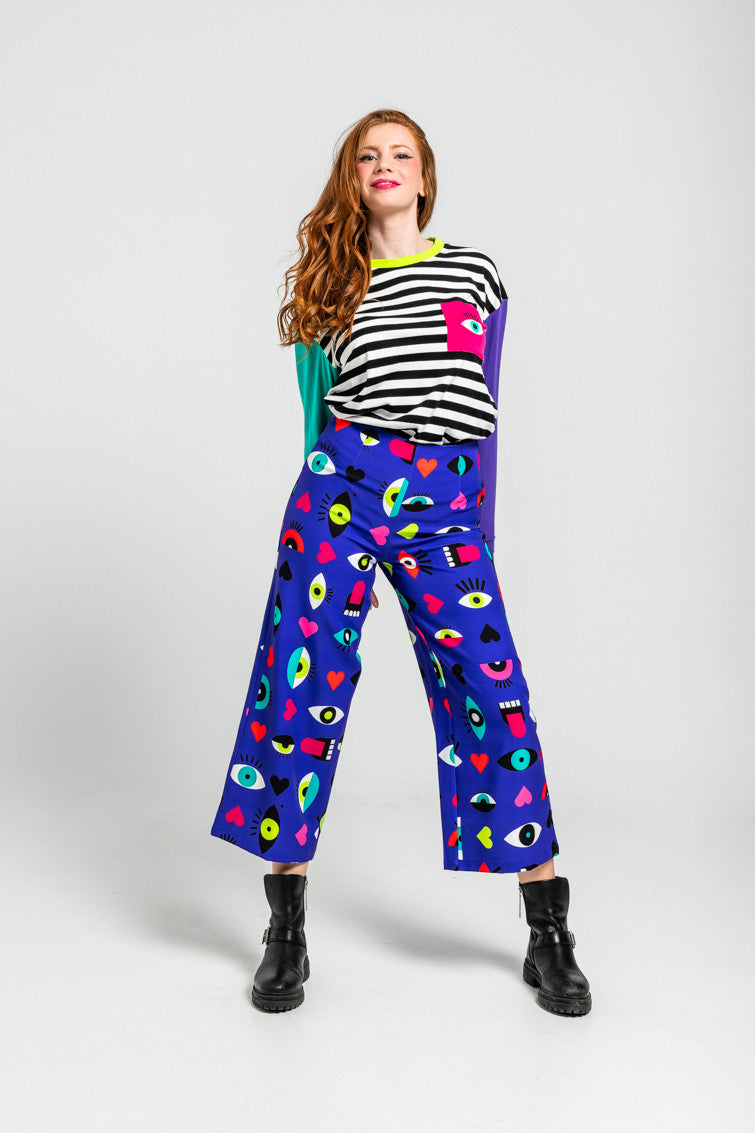 CAMISETA OVERSIZE DE OJOS, CORAZONES Y BOCAS LOVE YOURSELF LOLINA