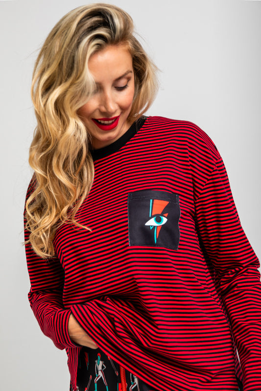 CAMISETA OVERSIZE DE RAYA ROJA Y NEGRA LOLINA