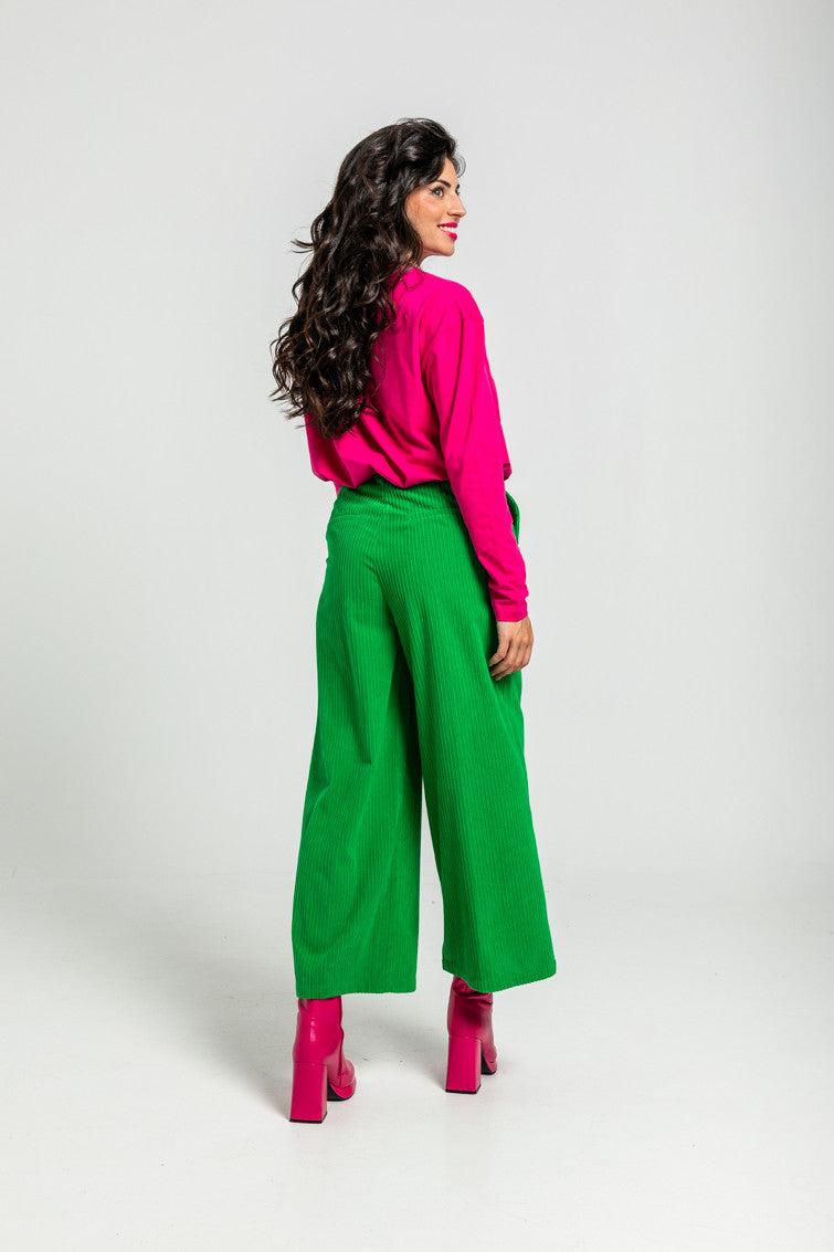 CAMISETA OVERSIZE MÁS RARA QUE UN PERRO VERDE LOLINA
