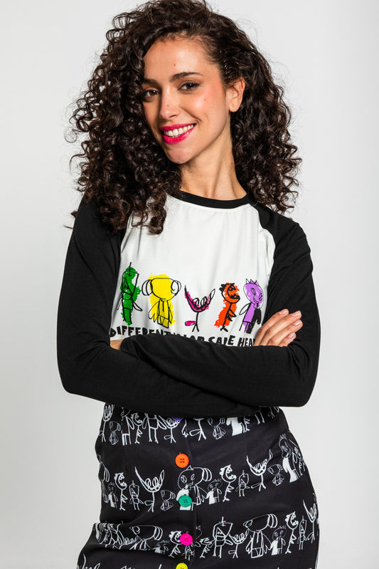CAMISETA RANGLAN BLANCA Y NEGRA CON ILUSTRACIONES DE COLORES LOLINA