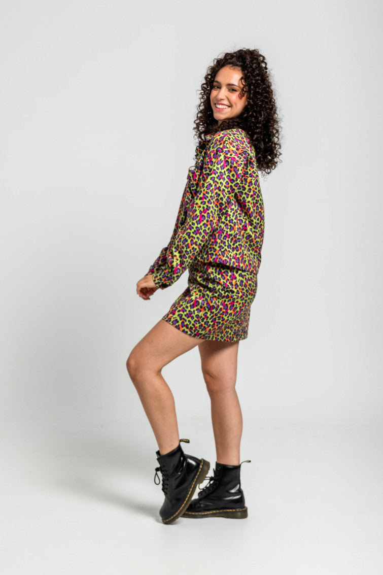 CAZADORA OVER BOLSILLOS SOLAPA DE ESTAMPADO ANIMAL VERDE LOLINA