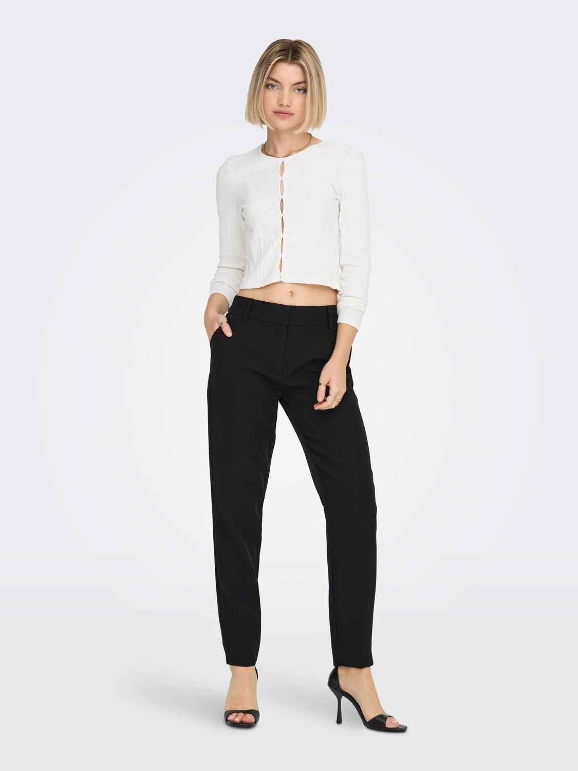 PANTALONES CORTE SLIM ONLY